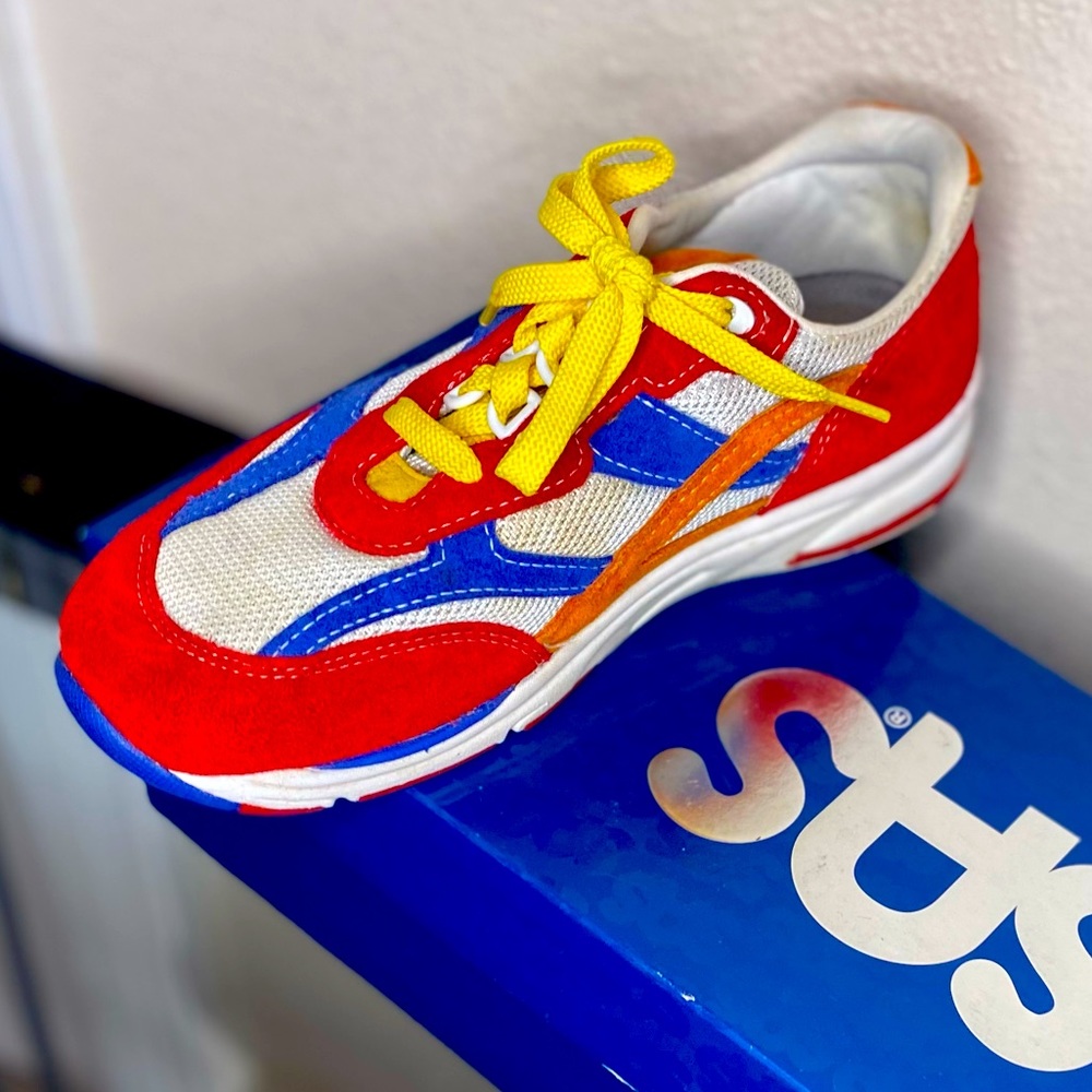 Sas Women’s athletic sneakers good for arch support great condition